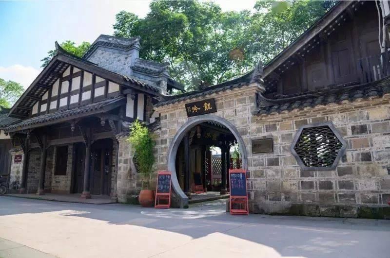 民国女星艾霞才华横溢,却因爱上有妇之夫,爱情破碎,吞烟自尽